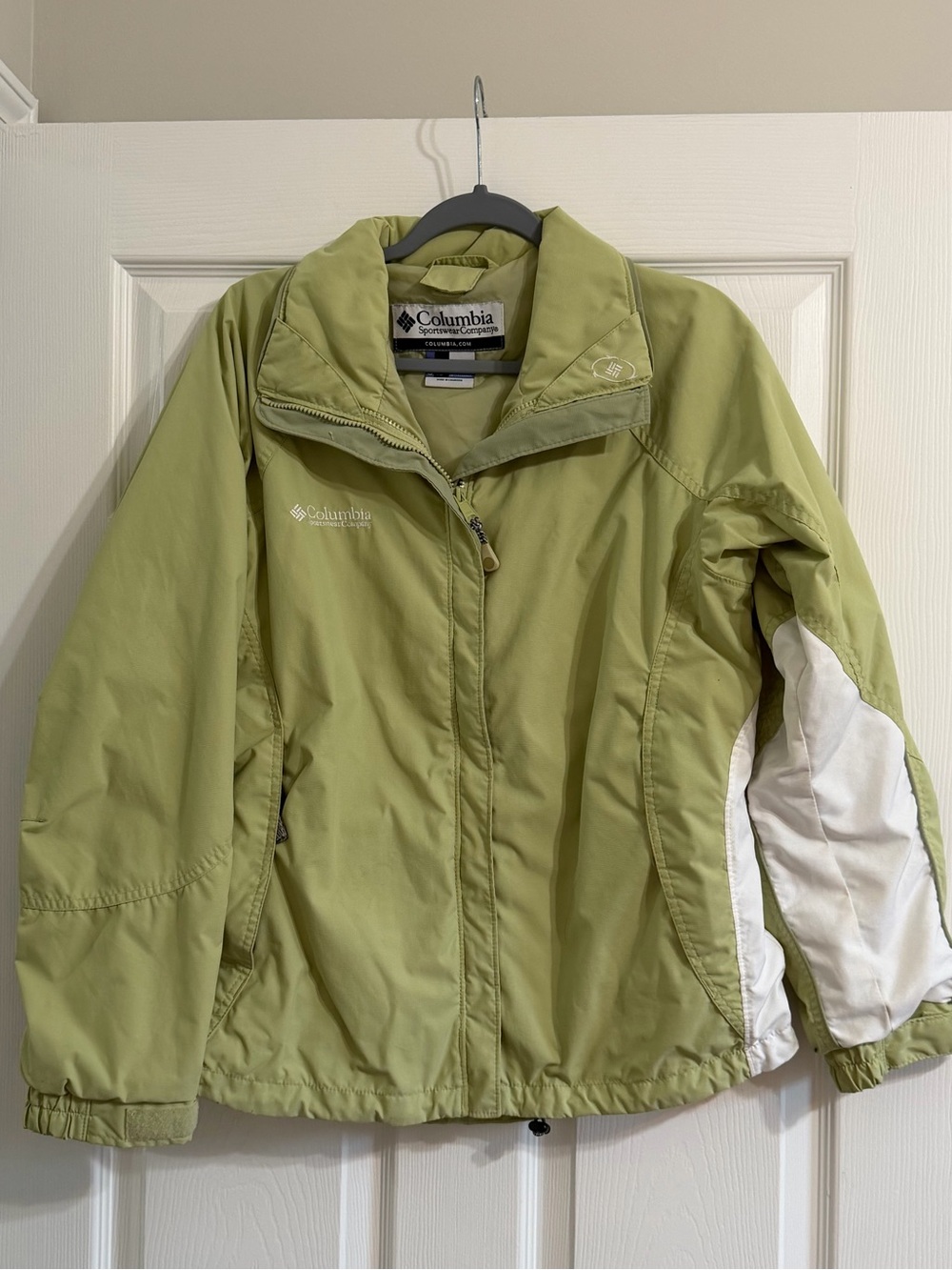 Columbia Womens Light Green Puffer Jacket with White Side Panels